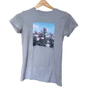 Gray Aeropostale Free State Floral Graphic T-Shirt Size Medium